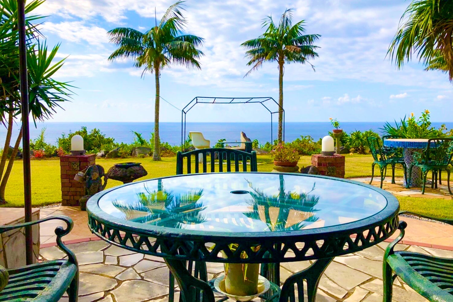 【ホテルニューオータニ博多】秋限定“栗”と“ぶどう”のケーキが登場 ― 風物詩スーパーモンブランも販売開始 ―