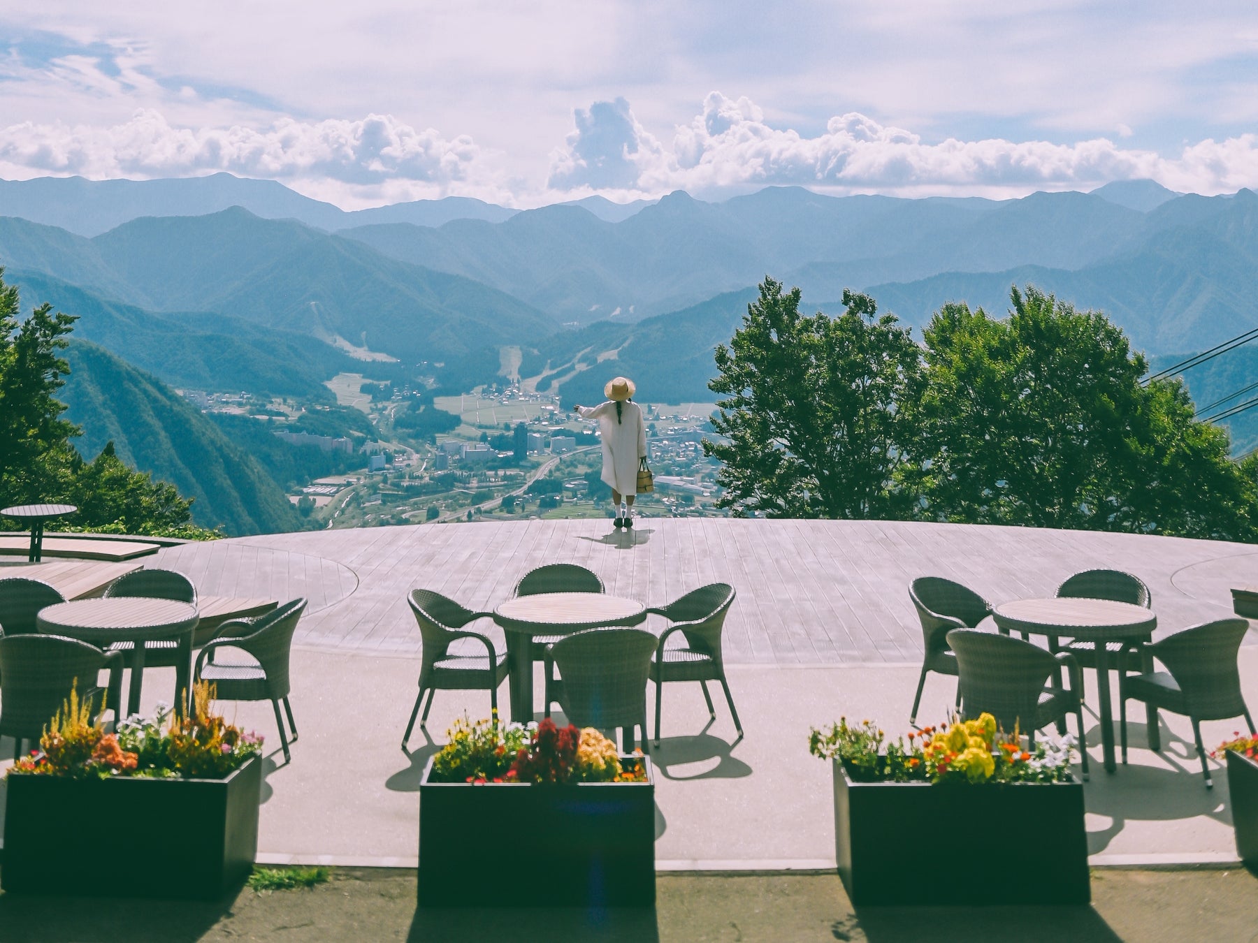 ドラゴンブルーの絶景!日本三大鍾乳洞の“龍泉洞” 休暇村陸中宮古では、龍泉洞の名水百選・選定40周年を楽しむプランを10月1日(水)より販売開始 ~入洞券・名水・岩泉ヨーグルト付きで地域の魅力を体感~