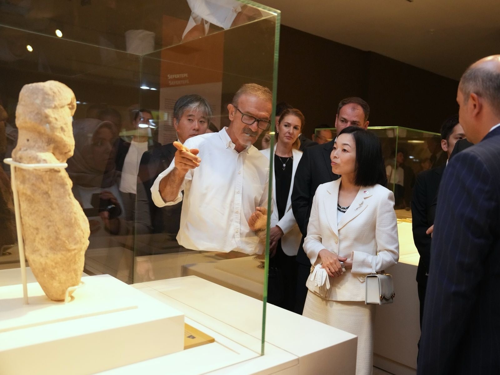 【京王プラザホテル】10台限定、本物のクリスマスリースのように美しい芸術的なケーキや、白ふくろうが佇む進化系ブッシュ・ド・ノエルなど。クリスマスケーキ全10種、10月1日予約開始