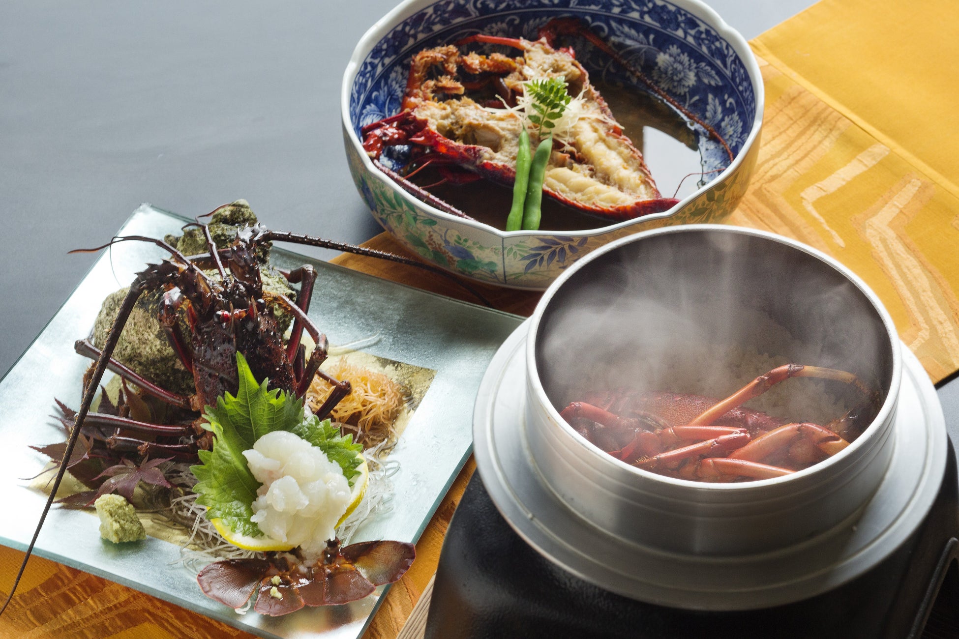 【秋空に咲く大輪の華】秋旅シーズン到来!10月の熱海海上花火大会は13日(月祝)特等席確約の送迎付きプランの販売中。空席少なくなっているので、ご予約はお早めに!