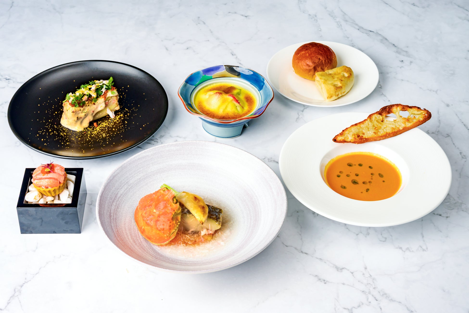 好評の無骨なルーフボックスに、アウトドアで人気のマットベージュが登場