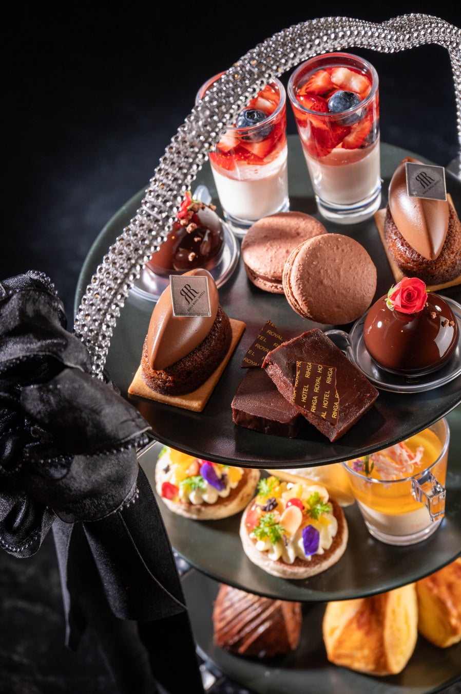 【冬の北海道土産】 「白い恋人」と北海道エアポートの想いをのせた 北海道内7空港限定アソートの冬限定パッケージが10月1日(水)新発売!