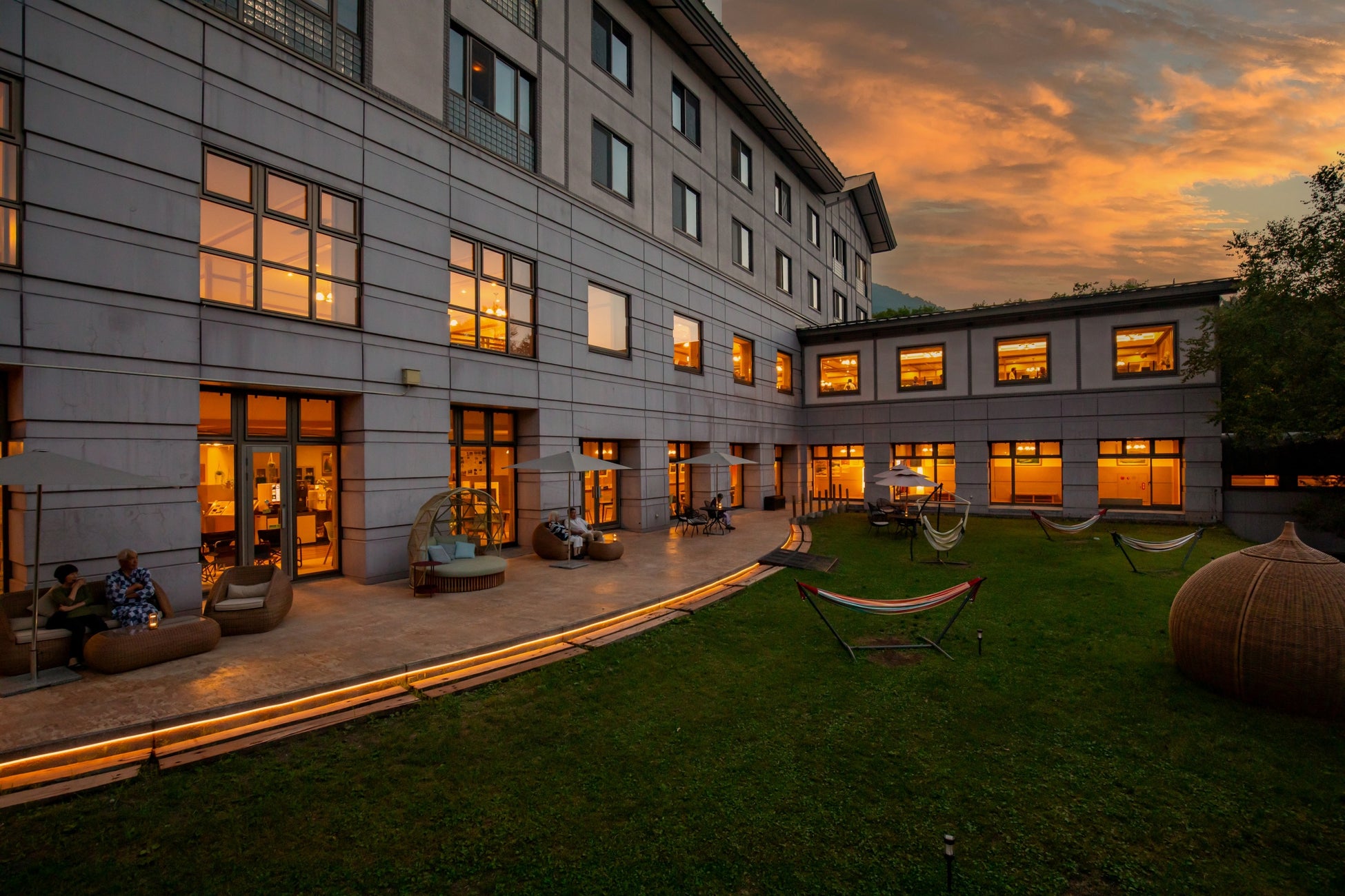 家族で撮ろう、こころ温まる一枚「巨大地上絵（芝生アート）」完成｜国営アルプスあづみの公園【大町・松川地区】