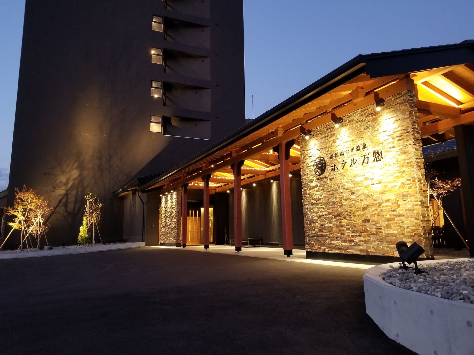 SUPER FORMULA 地域連携パートナーシッププログラムイゴール選⼿・岡⽥エンジニアが御殿場⾼校を訪問します 10/7(⽕)プロレーシングチームのドライバーとエンジニアが⾼校⽣と交流