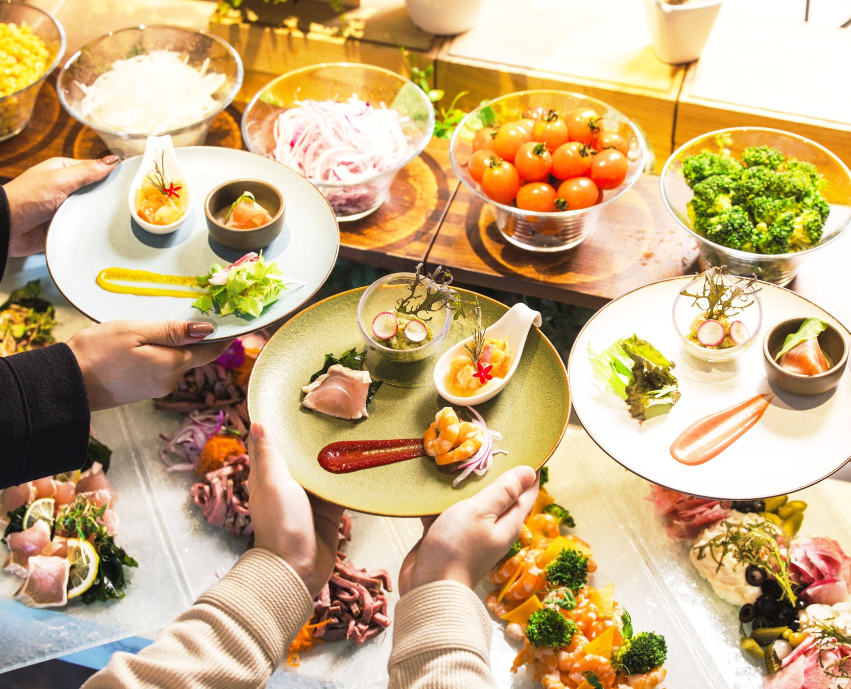 【2025年秋】京都の観光名所伏見稲荷にあるお肉の専門店「肉のおだきち伏見稲荷本店」が、秋季限定の新商品を発表!