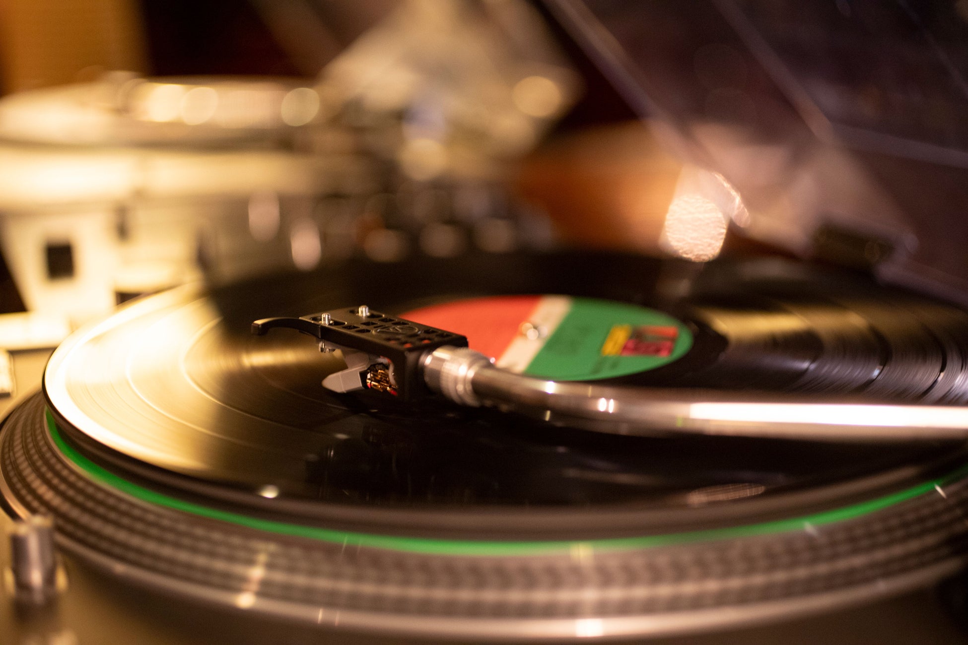 STARAY 新作サンダル『CLOUD』本日発売!雲の上のような軽やかな履き心地を実現【APPLE TREE株式会社】