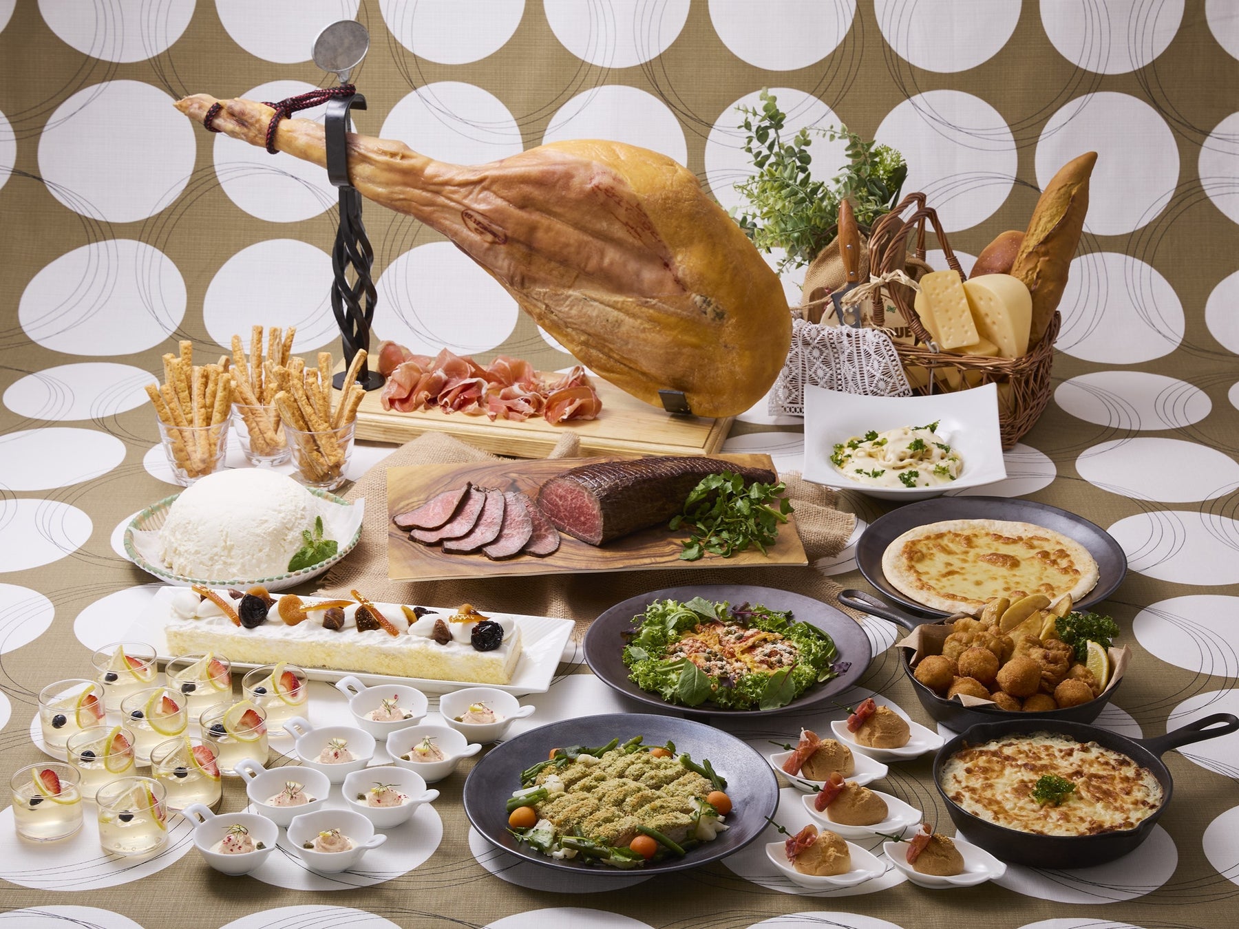 【シェラトン都ホテル大阪】“白”を基調に「雪の世界」を表現したスイーツなどが楽しめる「クリスマススイーツフェア ~雪の女王~」開催