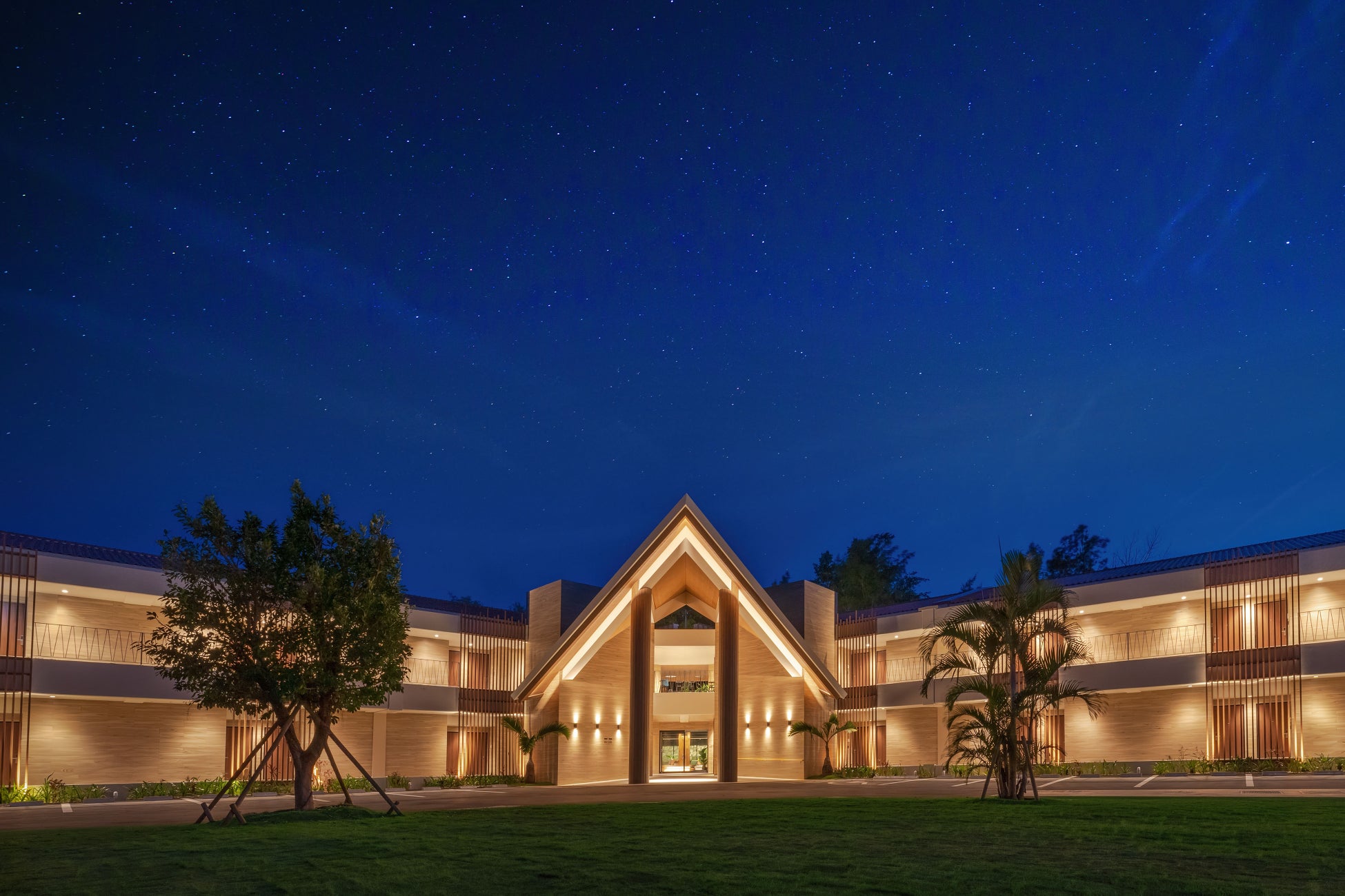 レンタル819 BMW Motorrad越谷、10月18日（土）グランドオープン