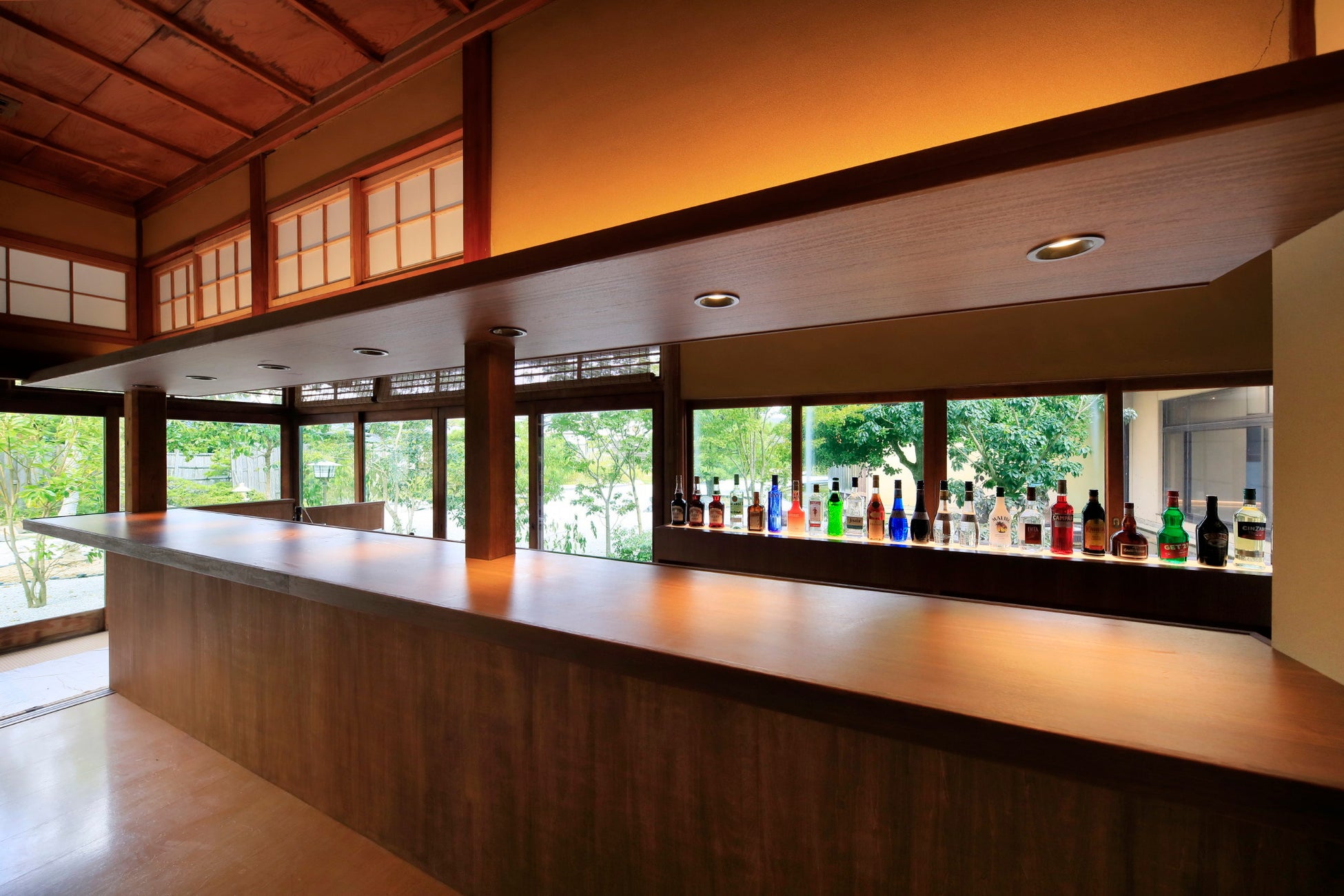 黒と刺繍を基調とした全7型のカプセルコレクション。2025年秋冬の「プレミアムブラック・コレクション」が10月8日より販売開始。全国のマムートストア、マムート公式オンラインストアで限定販売。