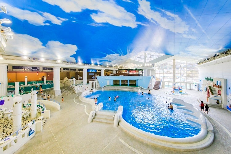 幻想的!上野東照宮が公開ライトアップ「夢叶う光の夜」を今年も開催。秋の夜長に煌びやかな夜の参拝を。期間限定の御守や御朱印にも注目。開催は10月25日(土)~11月9日(日)。