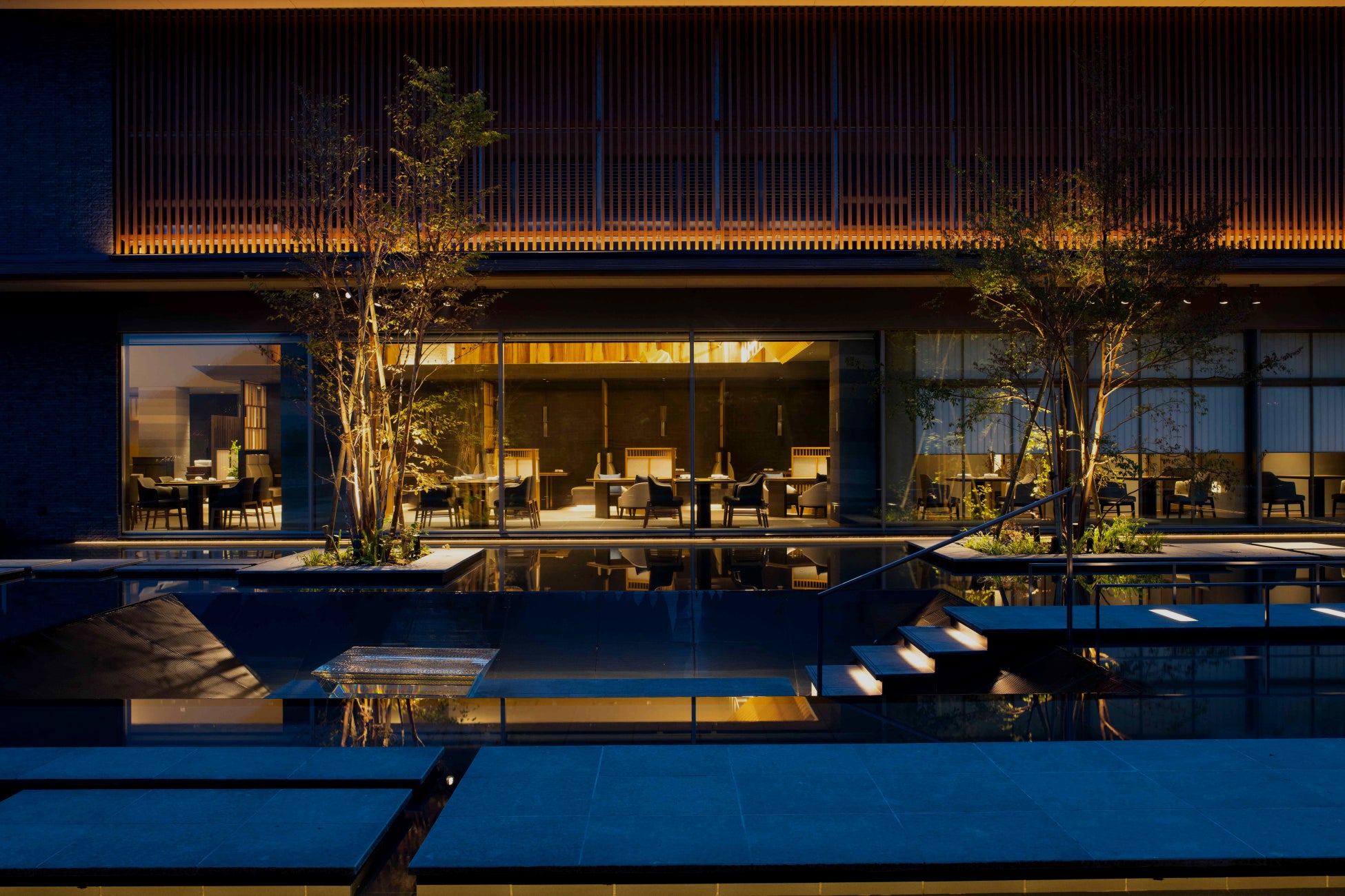 いちごピンクのレトロな世界に広がる甘い午後のひととき「いちごアフタヌーンティー」を販売【東京プリンスホテル】