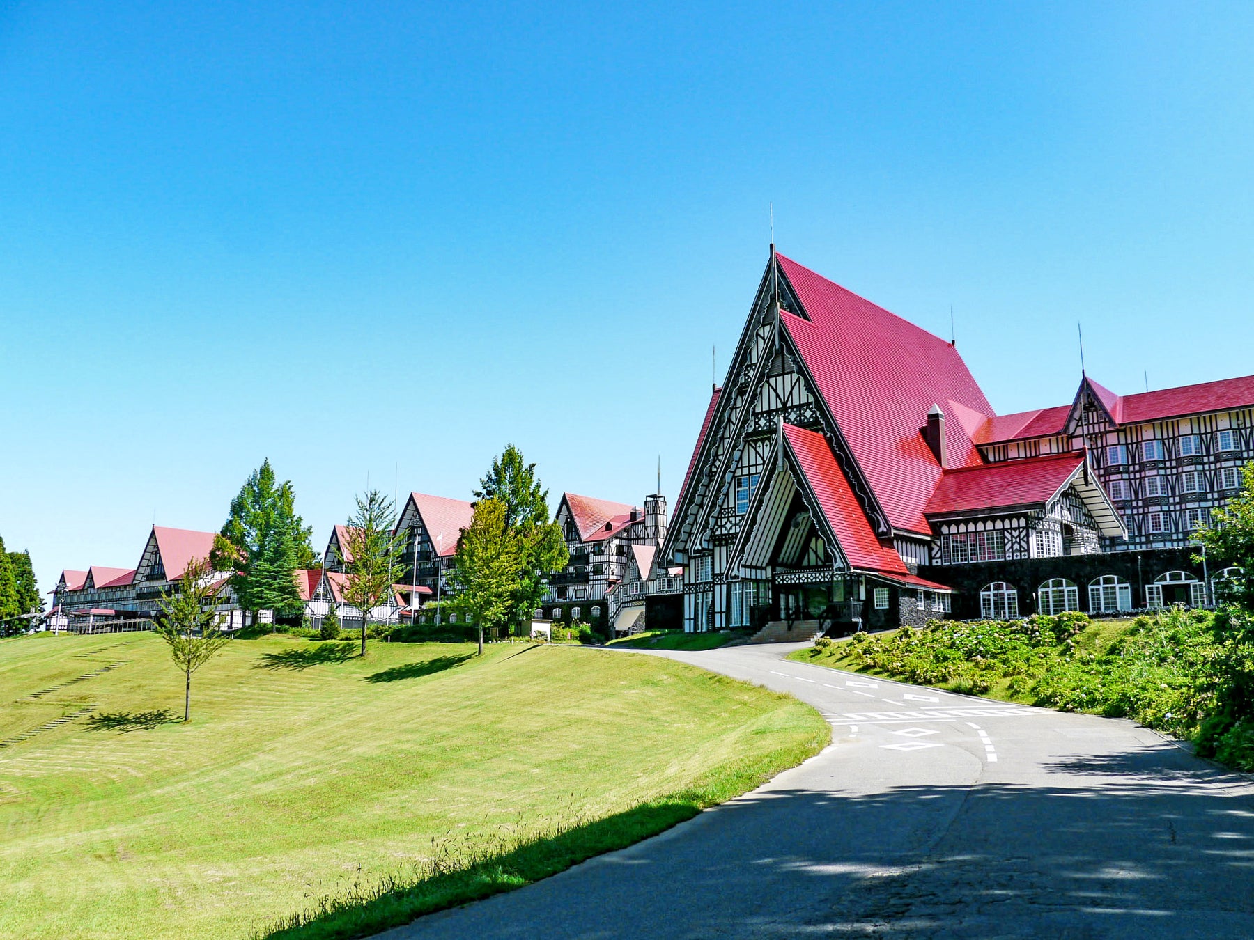 【高級車乗り放題】非日常を味わえる、ドライブ宿泊プランを開催