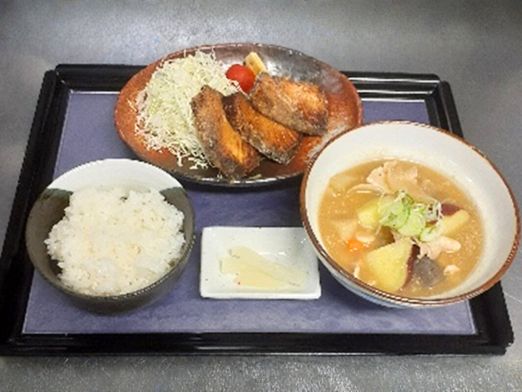 【ロイヤルパークホテル】優美なクリスマスステイを!シャンパンやセイボリー&スイーツと楽しむプランやプロポーズプランが登場。