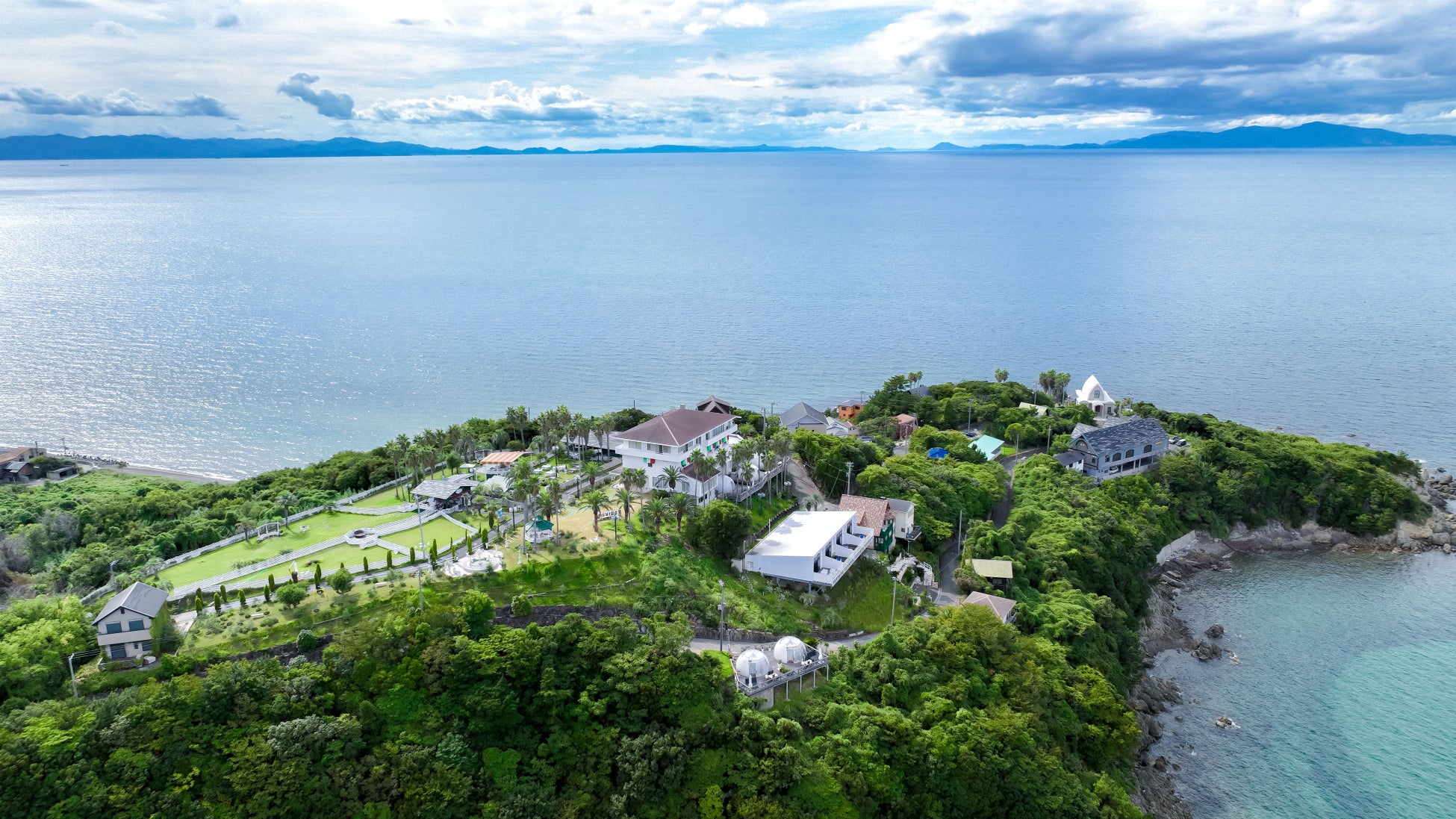 【新掲載】兵庫・南あわじ市の高台に佇む、全棟オーシャンビュー×オールインクルージブグランピング「カリコリゾート淡路島」で叶える、究極のリゾートステイ。