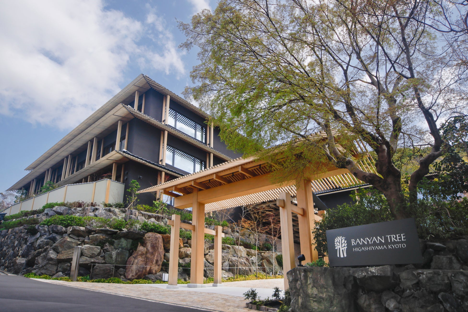 16品の宝石のようなフレンチ「Bijou~ビジュー~」を2025年10月17日(金)より平日ランチ限定で販売開始いたします。【ロイヤルパインズホテル浦和19FレストランRPR】