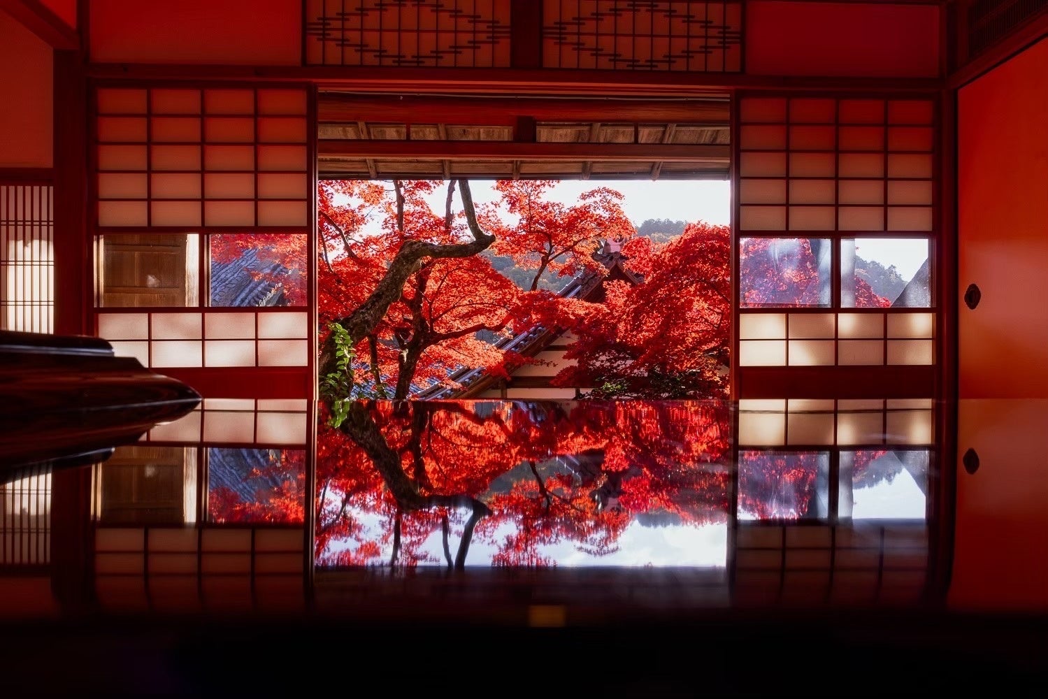 【新宿プリンスホテル】「ザ・ステーション カフェバー」 開業10周年記念 まるごとオマール海老のスペシャルピザを販売