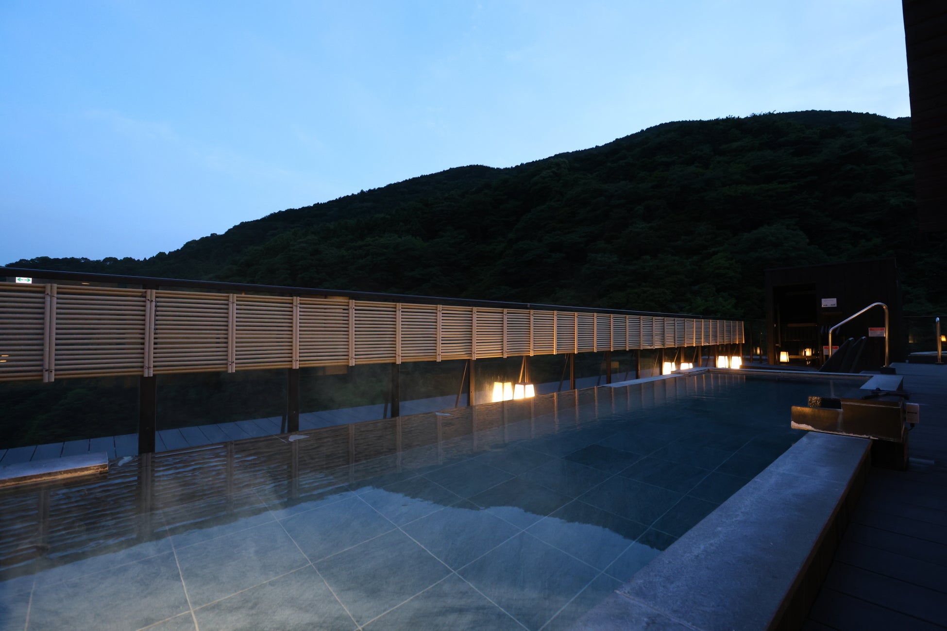 環境配慮のタクシーが進化！MKグループが2025年度上半期の成果を発表　EVで実質CO2排出量ゼロ移動「カーボンニュートラルオプション」2倍増加