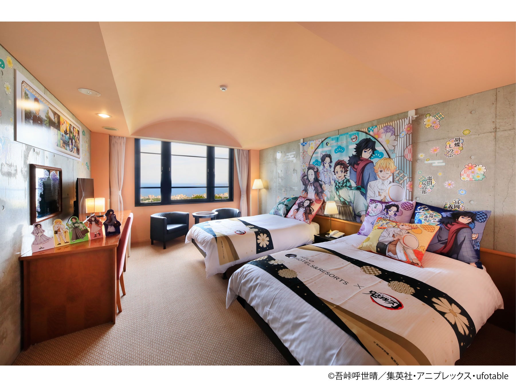 エブリデイ多摩ノ国店の人気キャラが、プロ監修で可愛く立体化!全5色の「アカずきん」ぬいぐるみがエブリデイに登場