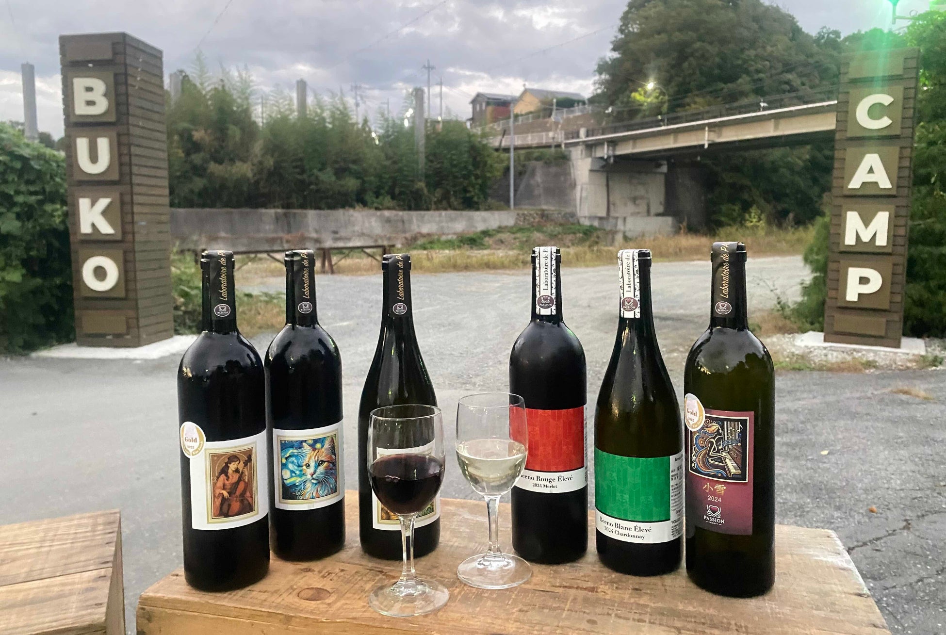 東京ディズニーランド®を最高に楽しむためのすべてが詰まったガイドブックの最新版が10月27日発売！　パレードルートの詳しすぎる解説や全アトラクション、レストラン、ショッピングまで情報満載！