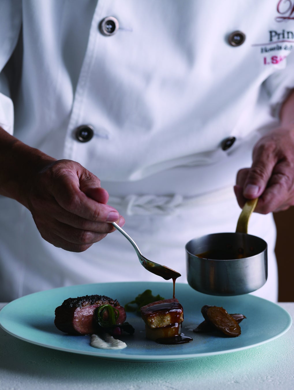 ホリデーシーズンを味わい尽くす甘いスイーツパーティー　季節限定のクリスマススイーツビュッフェを開催