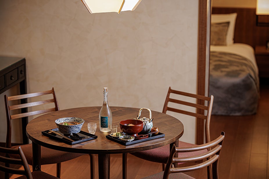 ムーミン屋敷の前で光の演出と新曲が創り出す新たなナイトショープログラム「ムーミン谷のルミナスナイトショー~クリスマスってなんだろう?~」を期間中毎日開催!