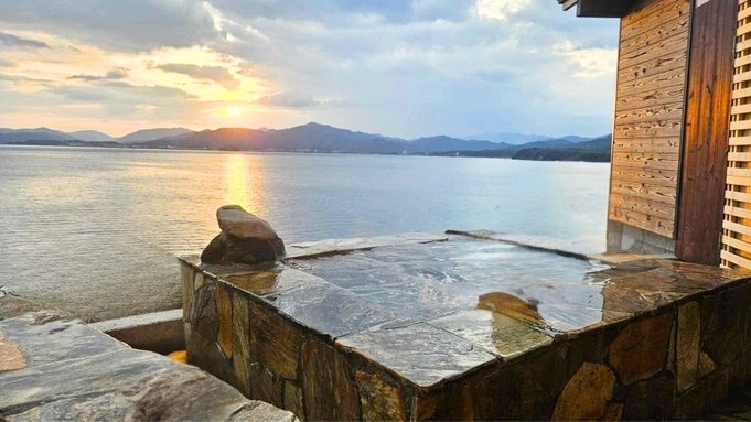 加賀・山中温泉【のどぐろ・能登牛・ズワイ蟹】会席料理と “SAKE BAR べに蔵” で地酒3種の飲み比べ