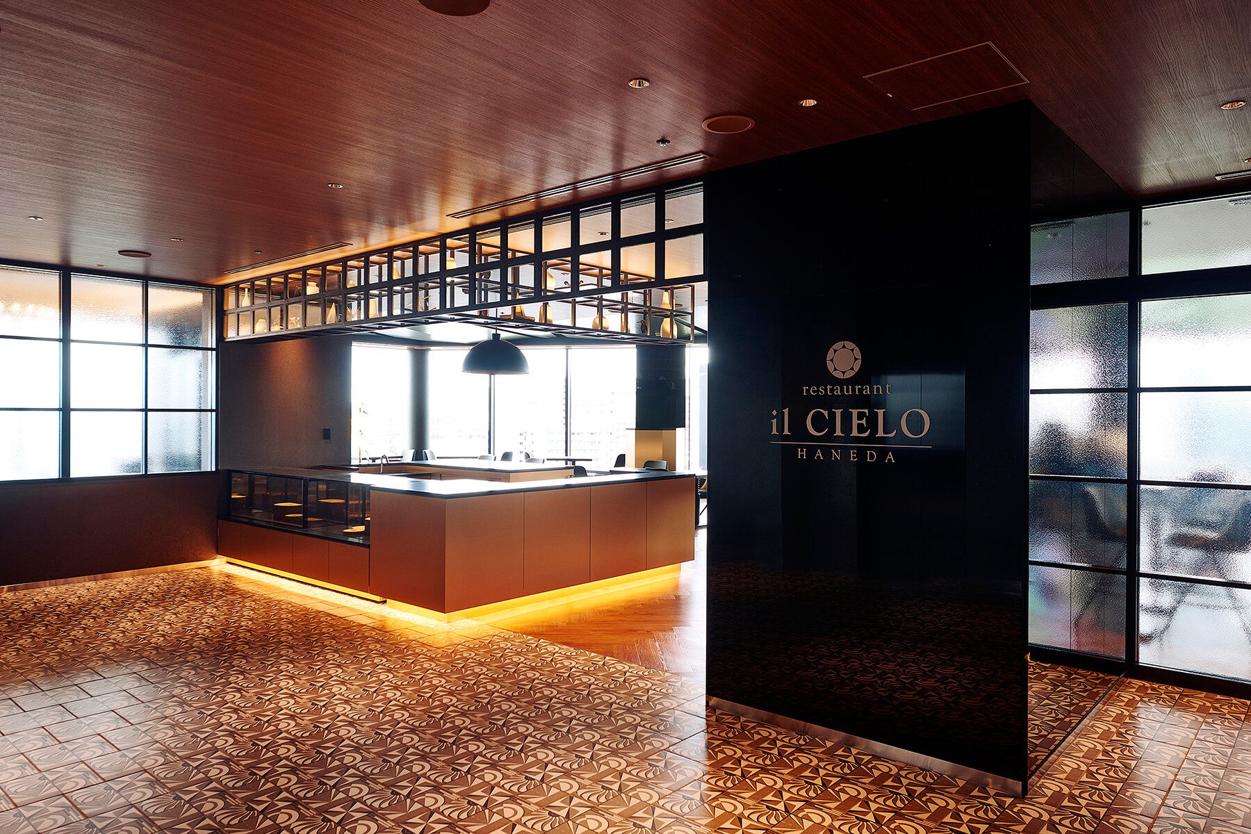 鈴与レンタカー株式会社「エスパルス応援プラン」新デザインのラッピングカーを導入、清水エスパルスへチーム強化支援金を贈呈