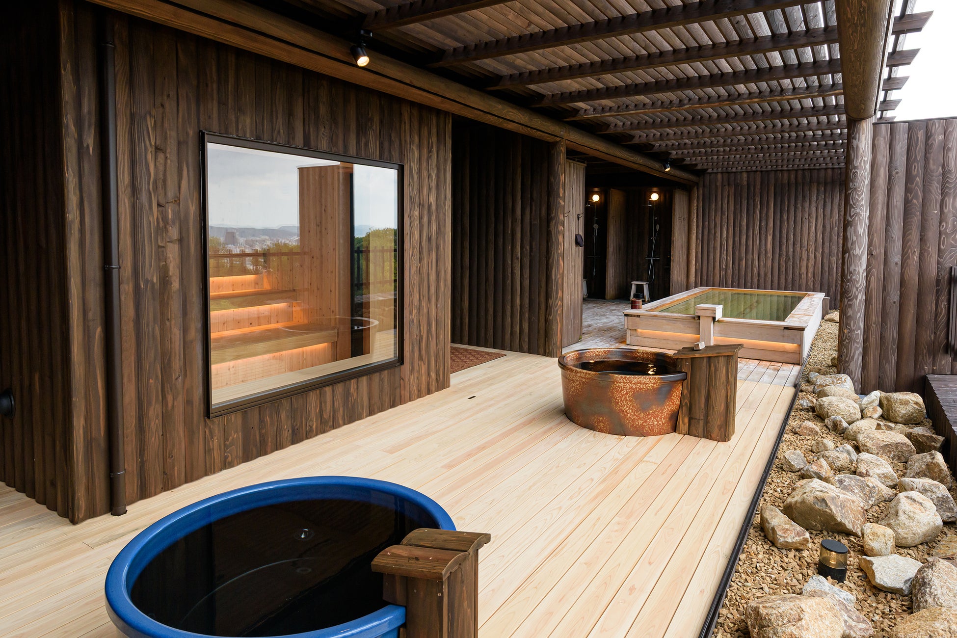 関東近郊で部屋に露天風呂がある宿だけを集めた1冊!『おとなの週末PREMIUM おとなの個室温泉2026』本日発売!!