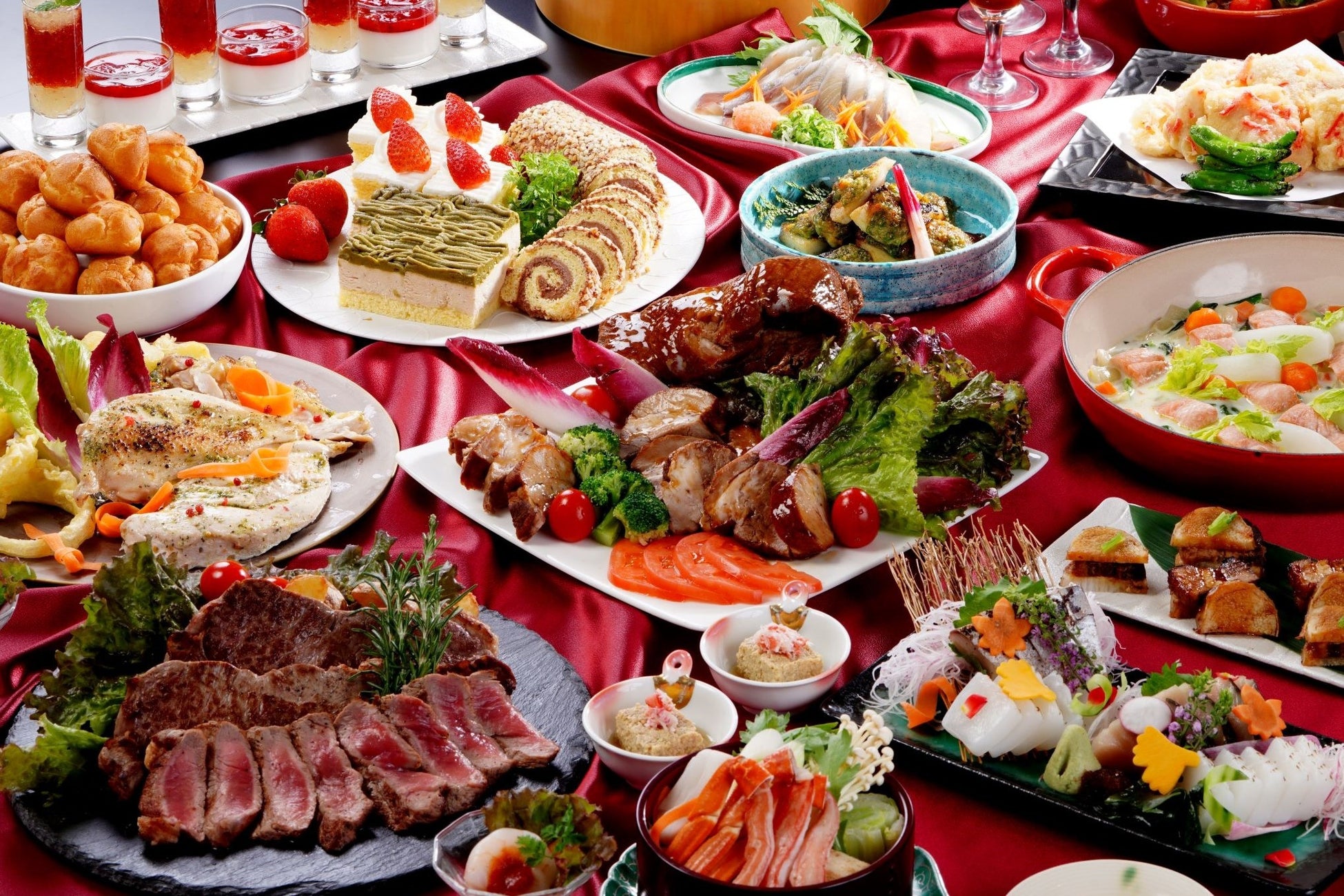 【ジャパンモビリティショー2025】日本最大級のキャンピングカーメーカー『ナッツRV』が、室内まる見えの特別製作“スケルトンキャンピングカー”を出展!