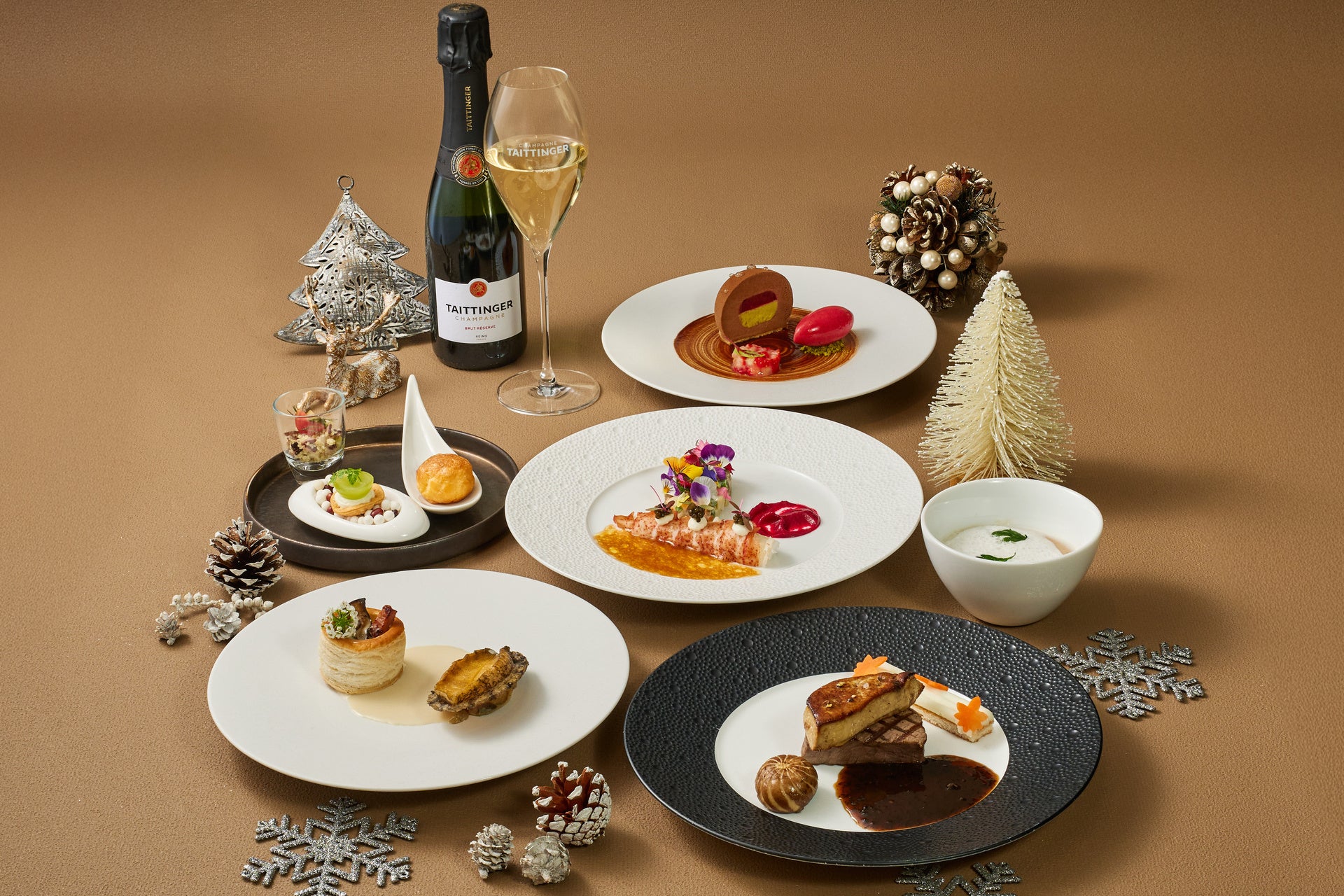 【礼文観光ホテル 咲涼】咲涼で長年眠る北海道の工芸品”木彫り熊”が、現代アート作品として生まれ変わる