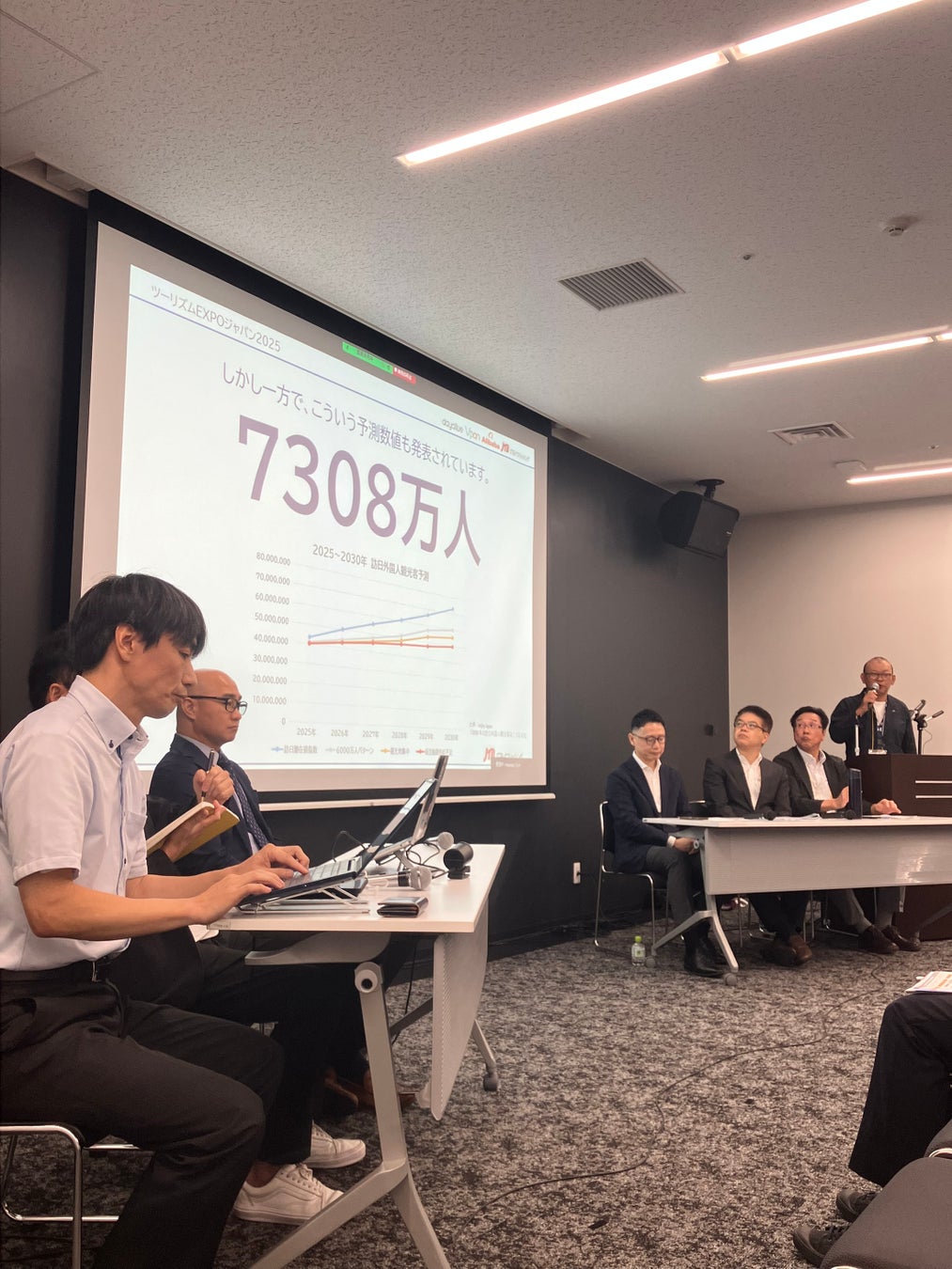 竹野の海水を使用した手作りの塩とかに殻を使用したオリジナルの【かに塩】が新登場! 11月6日、冬の味覚の王様「松葉がに」漁がいよいよ解禁! ご提供する料理とともにお召し上がりいただけます