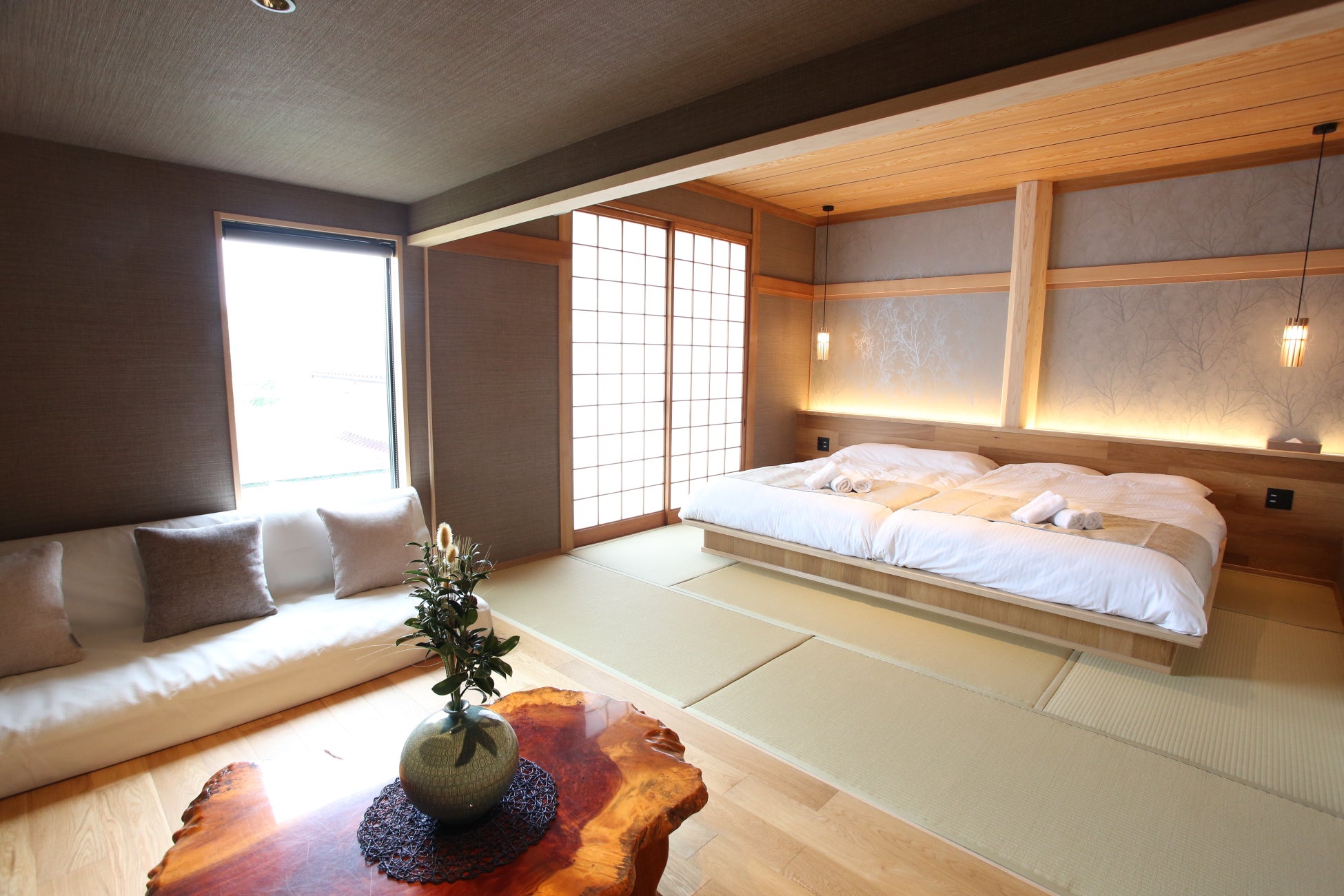 西武グループの保有資産を活用したキャンプ場施設「Dot Glamping 北軽井沢/浅間山キャンプ場」が、『星空を楽しめる宿』認定で、最高ランクの星3つを獲得しました!