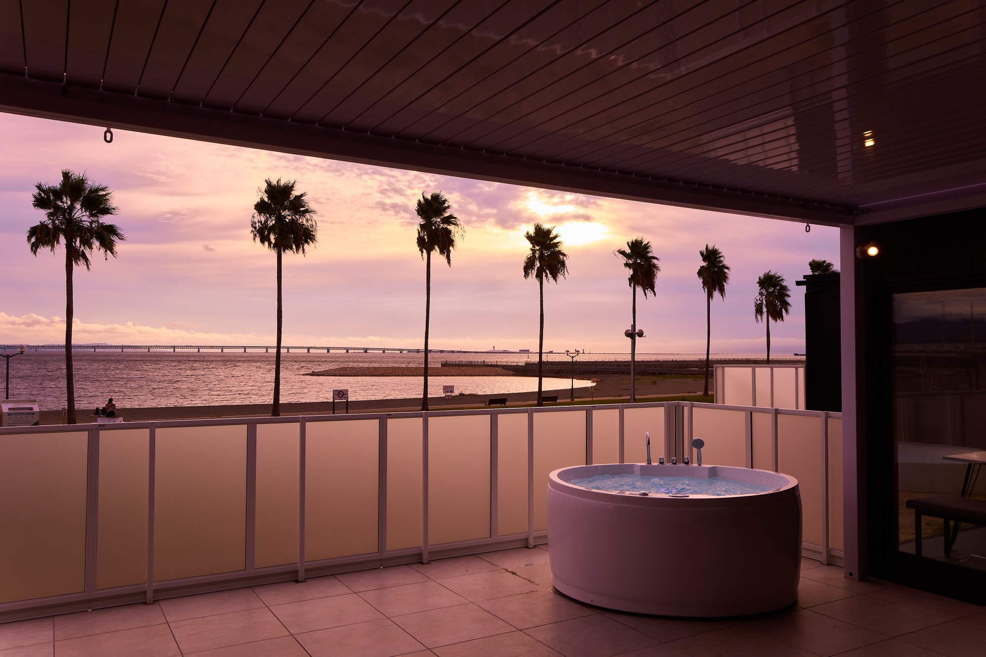 軽くて、フワァっと、暖かい。2通りの着こなしができる、理想のミドルレイヤー。