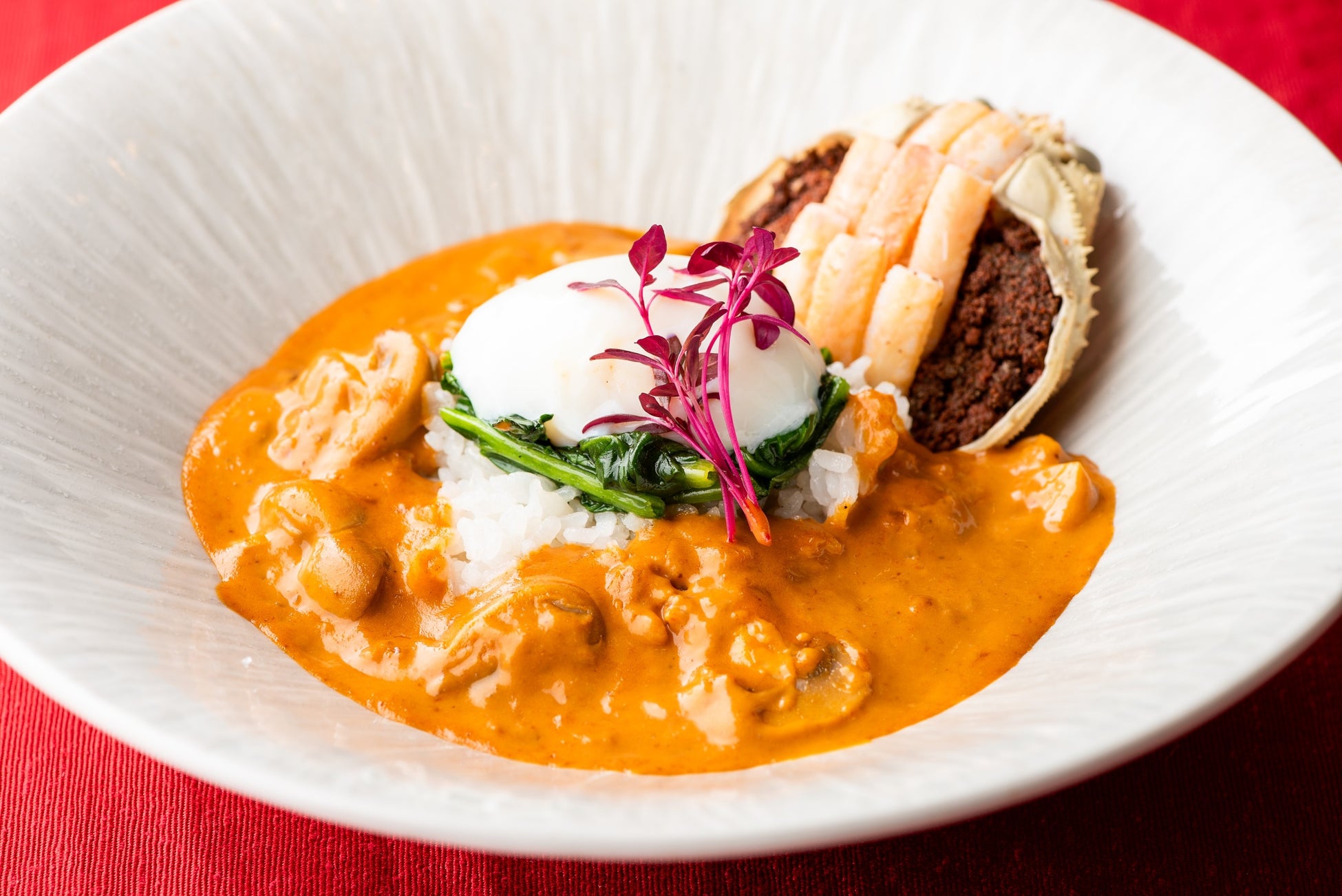 美しい音に包まれ、心の高揚は尽きることなく。ホテル・旅館向け最新機種「JOYSOUND X1」(JS-HX10)を発表。圧倒的な臨場感と歌い心地を実現し、インバウンド需要にも対応。