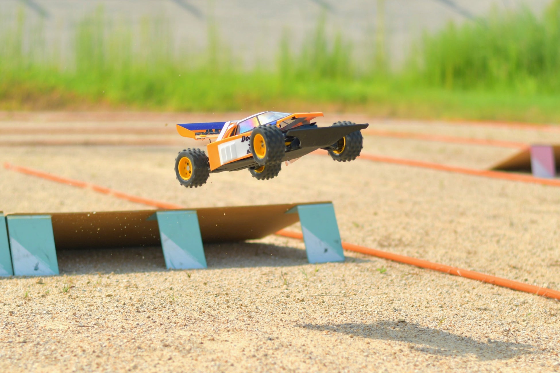 いつもの自分らしいスタイルで旅へ。あなたの想いを叶える、旅ワードローブの最後の１ピース。レディースブランド「THOMA」10月31日デビュー