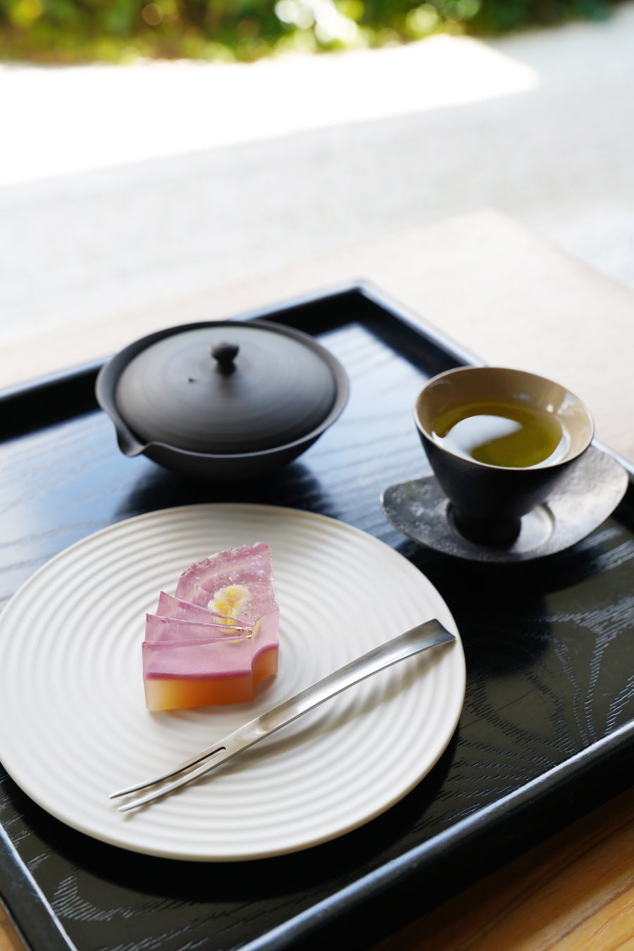 【京都府立「嵯峨野高等学校」× 宇治市源氏物語ミュージアム内 日本茶カフェ「雲上茶寮」コラボ和菓子 第2弾】源氏物語の登場人物をイメージした上生菓子が期間限定で登場