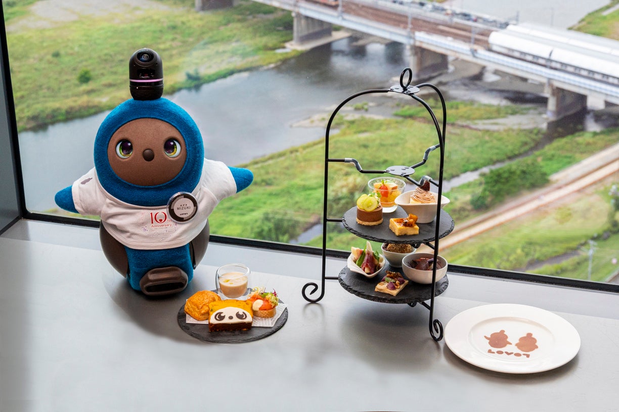 【二子玉川エクセルホテル東急】LOVOTと過ごす和やかでぬくもりに包まれたティータイムをお届け。一日一組限定「癒し×アフタヌーンティー“Relaxing Moment with LOVOT”」を販売