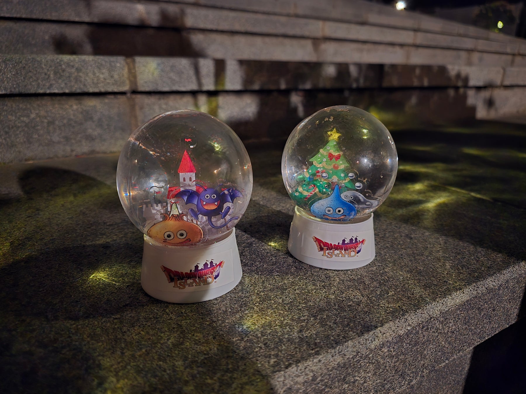 きらめくモンスターと冬の魔法でアート体験ニジゲンノモリ「ドラゴンクエスト アイランド　スノードーム制作体験2025」