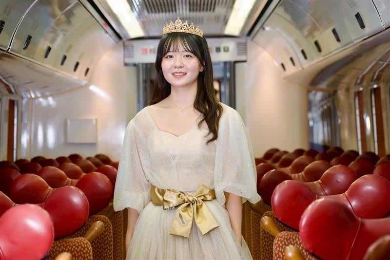 福岡 麻生外語観光&ブライダル専門学校×JR九州博多駅×レイジーシンデレラ福岡　「特急ソニック号」列車内ウェディングファッションショー開催！