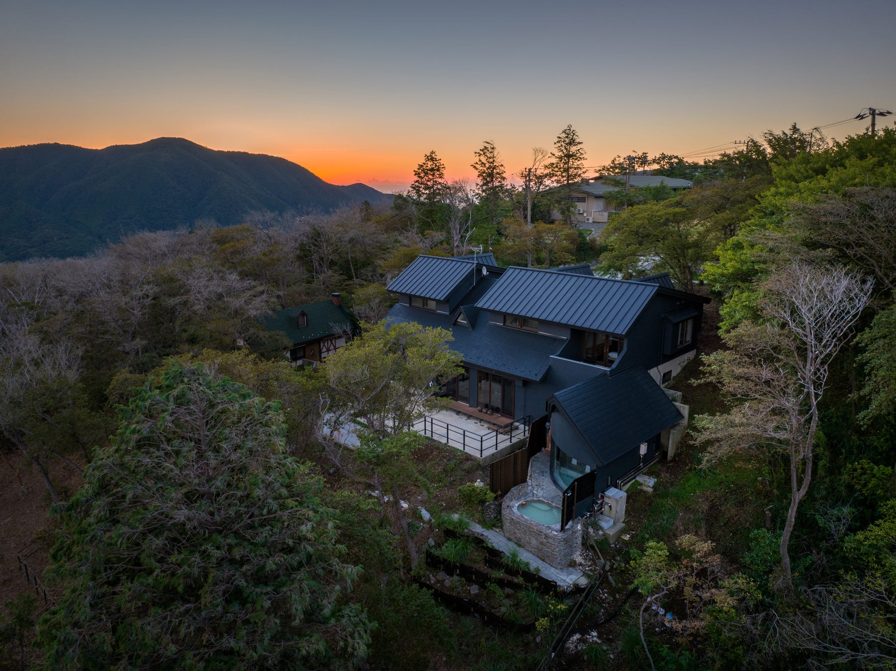 予約なしで気軽に楽しむ「文化体験メニュー」〜京都・京福嵐山駅併設「オブカフェ」にて、“自分で点てる”抹茶体験セットがスタート