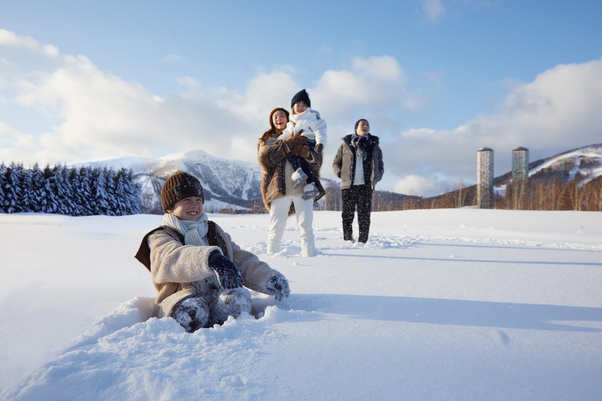 【リゾナーレトマム】子どもの成長に合わせてステップアップ！初めての雪遊びからスキーデビューまで楽しむ、冬のファミリー旅を提案