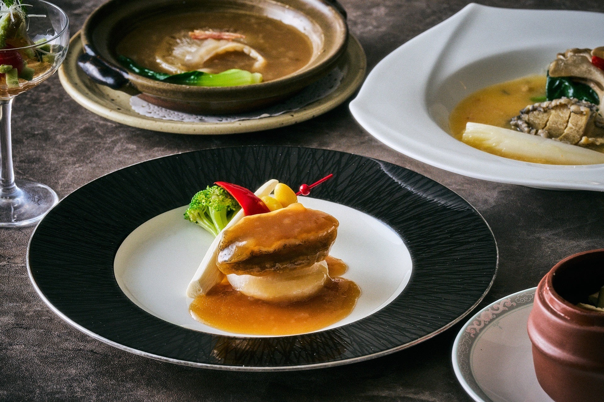 イルミネーションとダンスが奏でる、冬のファンタジー。御殿場高原 時之栖でしか見られない、心あたたまるクリスマスの夜を。