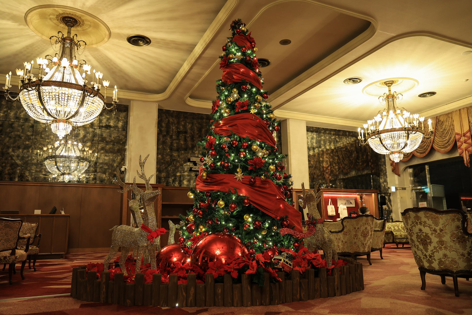 ユニバーサル・スタジオ・ジャパンのオフィシャルホテル「ホテル ユニバーサル ポート」「ホテル ユニバーサル ポート ヴィータ」にてパークの人気者、ミニオンたちがクリスマスの装い