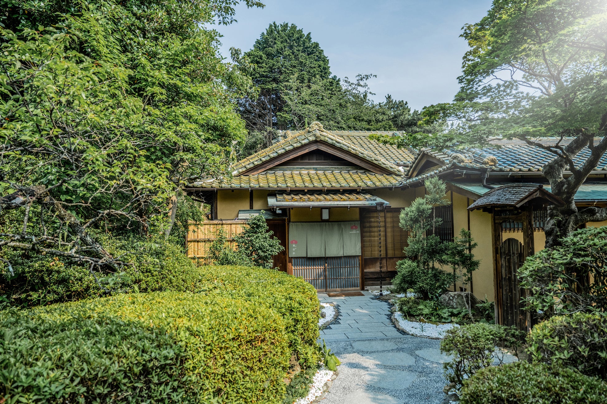 HOTEL GROOVE SHINJUKU×Yogiboコラボレーションルームが期間限定で登場！ ～冬のくつろぎをアップデートする“魔法のソファ”体験～