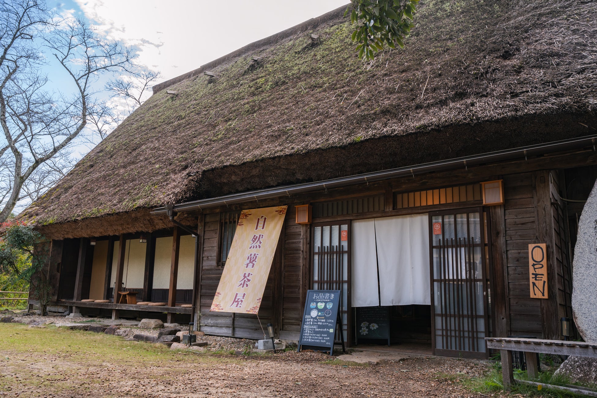 防災用トイレのノウハウを活かした「折りたたみスツール」新登場。頑丈設計で、日常からアウトドア、”万が一”の備えまで１台で完結。