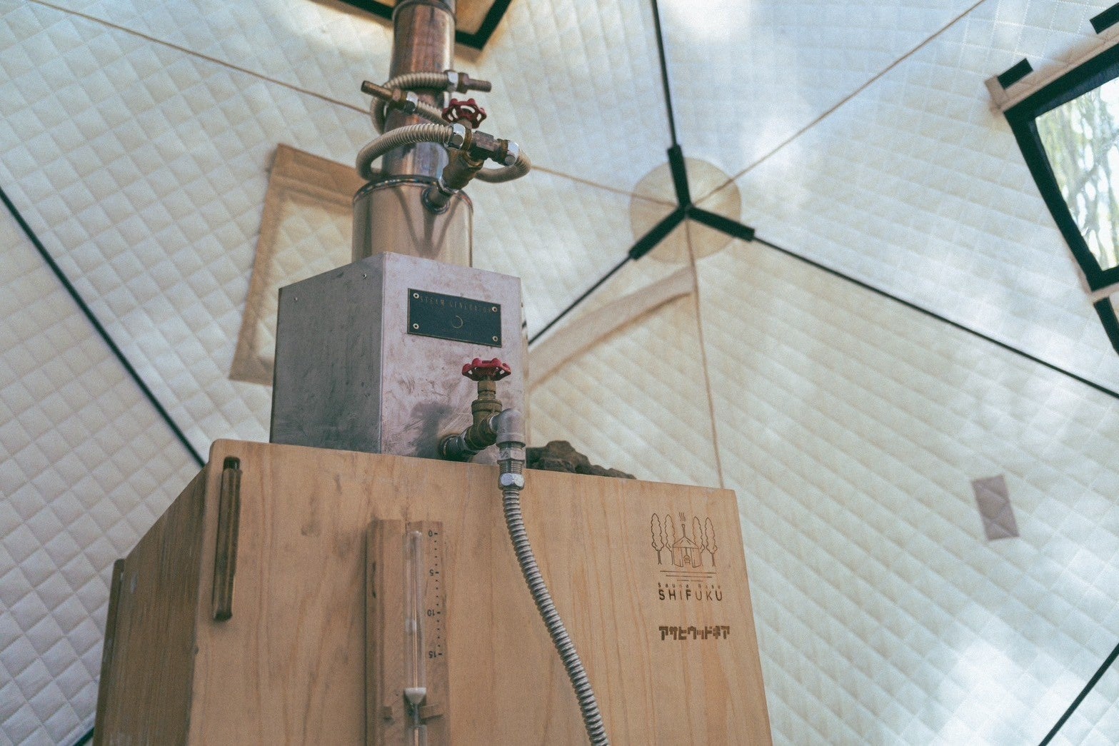 美しさを磨く、極上のステイ。「ヤーマン」の厳選美容機器3点を全スイートルームに導入。国内初アイテムも体験可能。