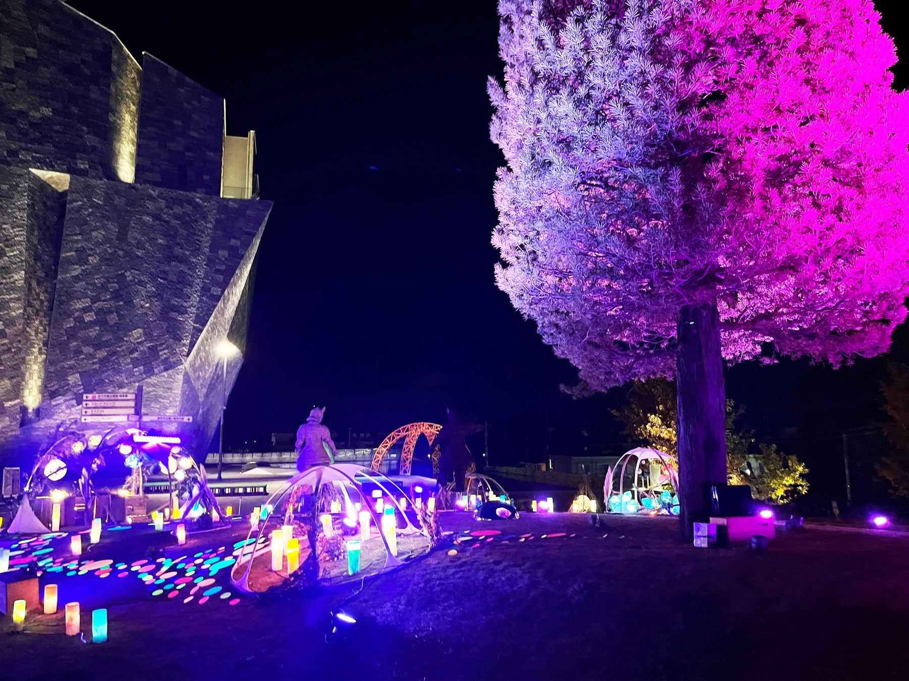 【黄昏】の光がやさしく照らす、幻想的なアート空間で特別な冬時間を 　ところざわサクラタウン冬のライトアップ 2025-2026 「Look Back I’llrumination　～黄昏～」