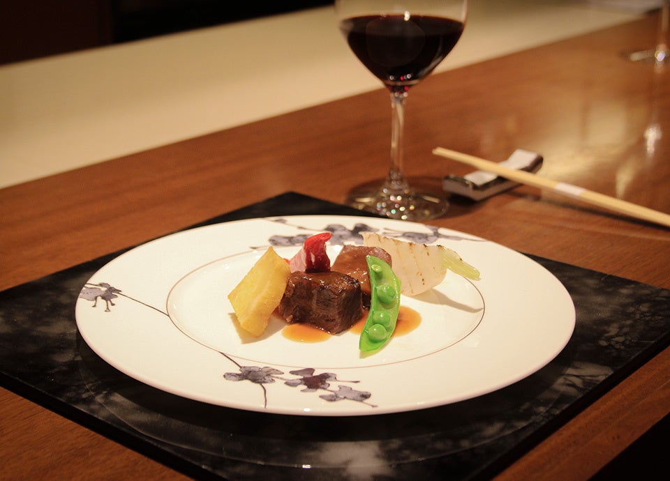 ホテル三日月・富士見亭 × ポルシェ・エクスペリエンスセンター東京～木更津の絶景とともに愉しむ「ポルシェ タイカン」試乗体験付き宿泊プラン～１１月18日（火）より販売開始