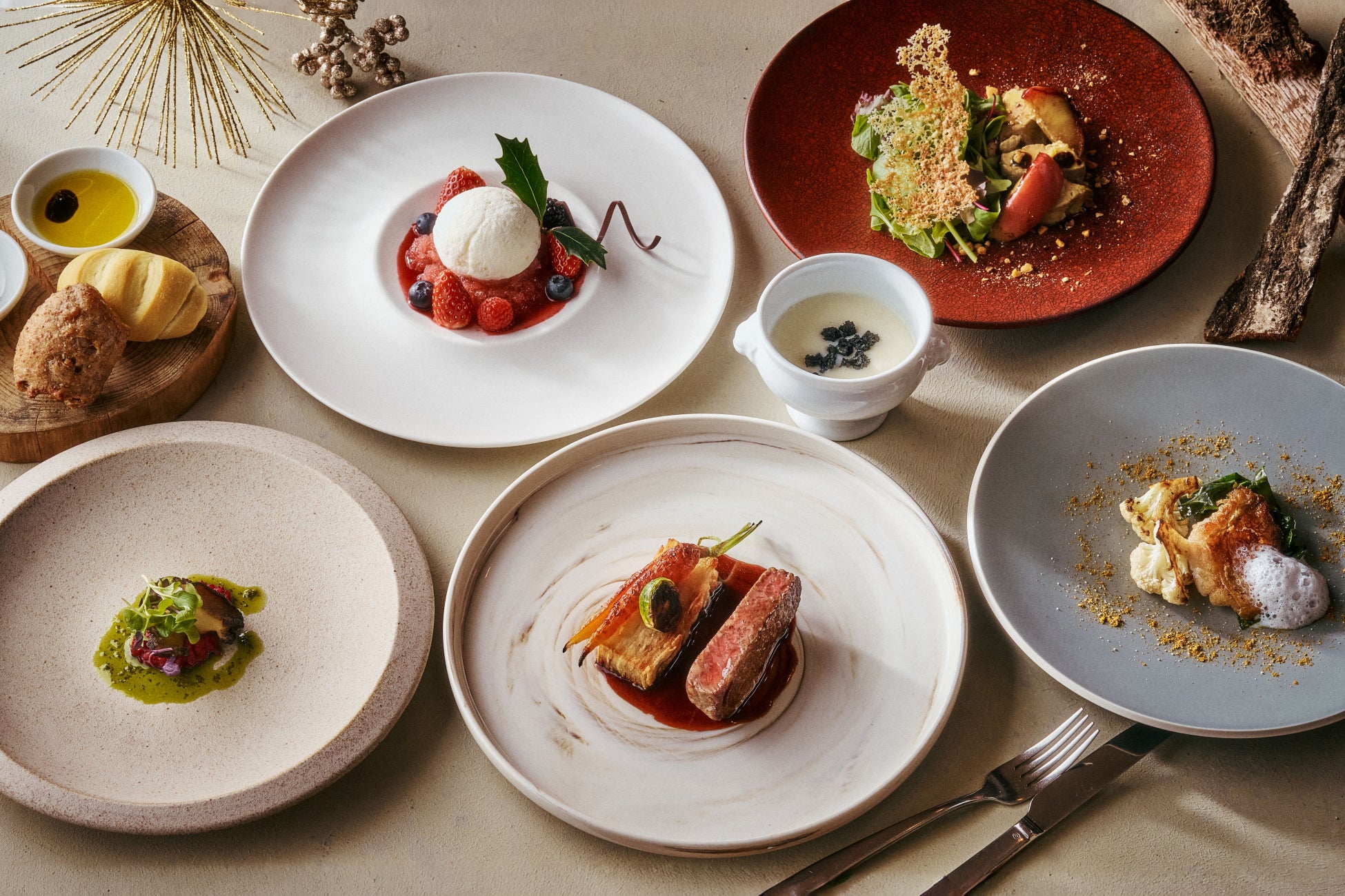 【箱根リトリートföre & villa 1/f】澄んだ空と雪景色で幻想的な箱根・仙石原を眺めながら　クリスマス＆お正月メニューを堪能