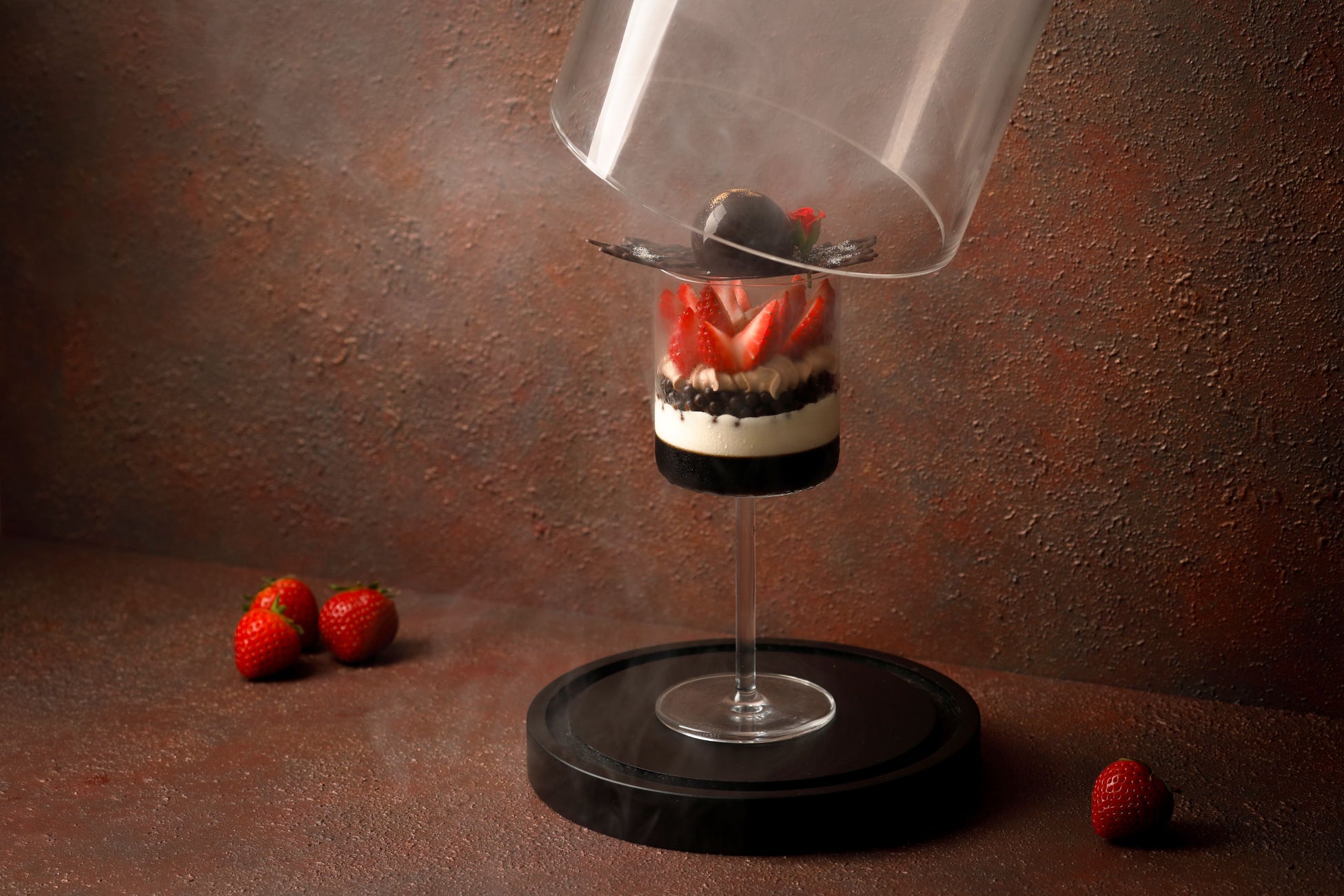 親子二代で受け継ぐ光　ステンドグラスDENが事業継承を正式確認